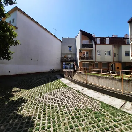 Zoeld Beka Apartmanok Koelcsey II Hajduszoboszlo Exterior photo